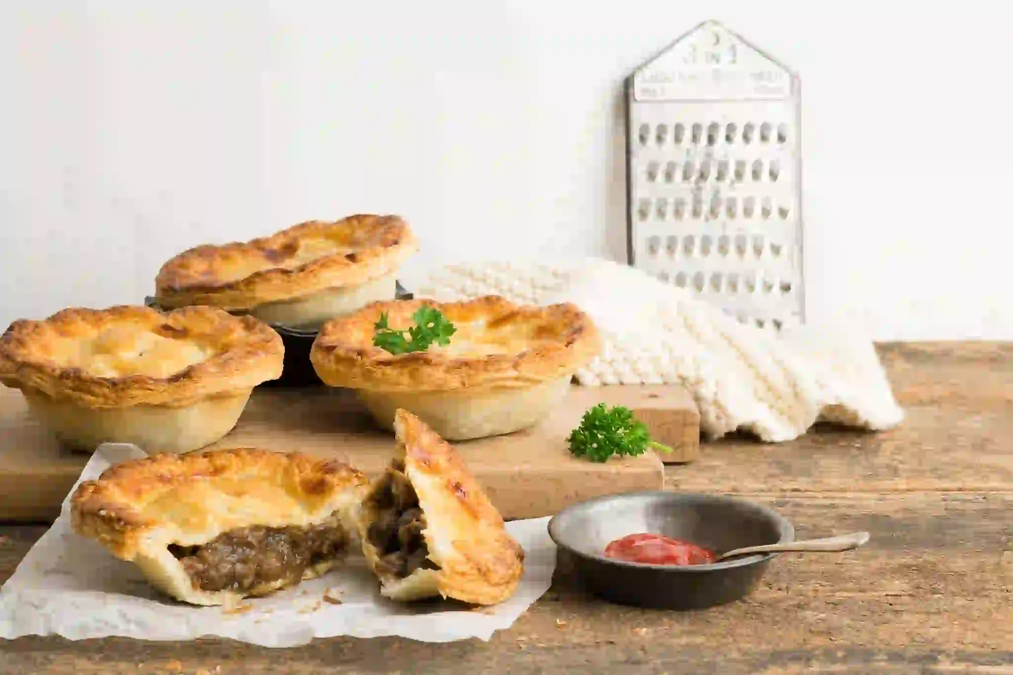 old fashioned sausage meat pie